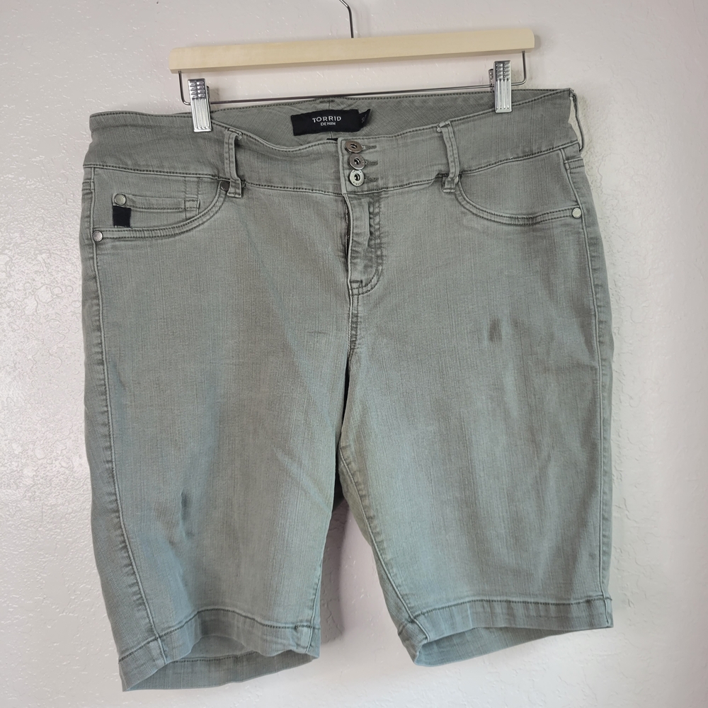 Torrid 11' Jegging Bermuda Short - Picture 6 of 7
